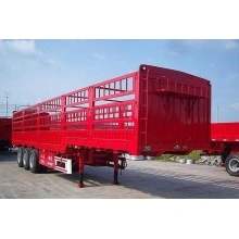装载动物的三轴拖车格子货车
